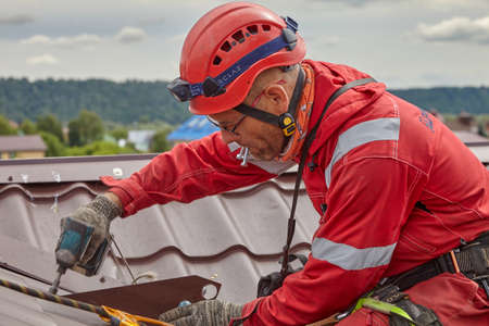 rope access, work, worker, house, chimney, man, guy, roof, roofer, repair, man, construction, installation, roofing, technology, architecture, builder, industry, wood, material, reの写真素材