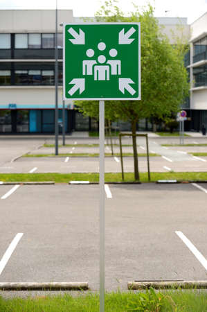 Normandie, France, Juni 2018.
Sign of evacuation assembly point on a company's parking.のeditorial素材