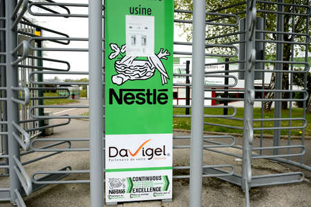 Offranville, Seine-Maritime, France, avril 2015.
Davigel SAS, a branch of Nestlé France Professional, is a provider of fresh and frozen products for 50 years.のeditorial素材