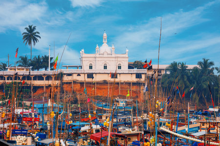 Beruwala, Sri Lanka - 10 February, 2017: Fishing boats stand in Beruwala Harbour fish market in Bentota or Aluthgama area. One of the biggest Srilankan fresh seafood markets. View on Ketchimale Mosqueのeditorial素材