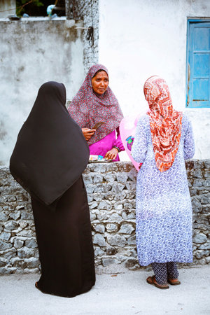 Fuldhoo, Maldives - December 10, 2016: Muslim women are talking in the street of island small villageのeditorial素材