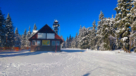 Mountain cottage in the top hill covered with snow in Czech during Winter.のeditorial素材
