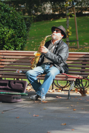 Madrid, Spain - Nov 3, 2017: Street musician in parkのeditorial素材