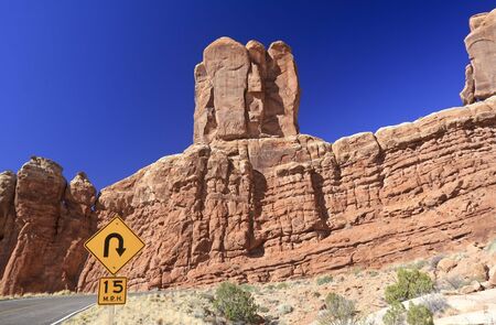 Sharp curve sign in Arches National Parkの写真素材
