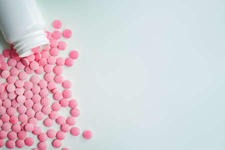 Pile of tablets in white background, top view. Concept of prescription medicine, vitamins, nutritional supplements of drug abuseの写真素材