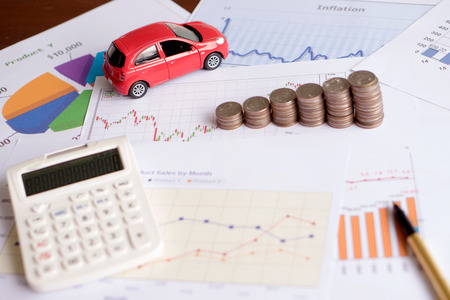 Car expenses calculate with notes and toy carの写真素材