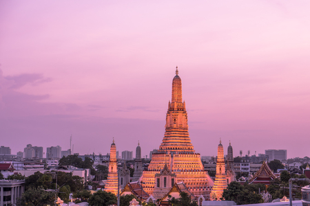 Wat Arun Ratchawararam Ratchawaramahawihan Temple of Dawn at sunsetの写真素材