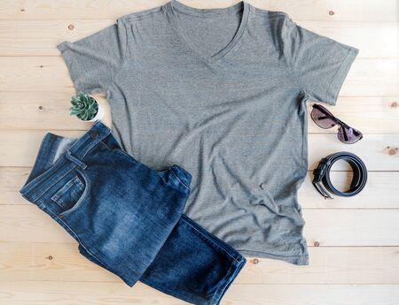 T-shirt mock up on wooden background,
の写真素材