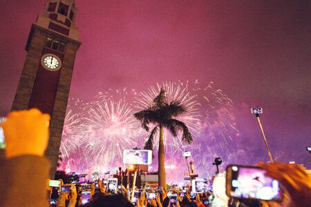 China Hong Kong 2016 December 31. Fireworks in honor of the new year on the square in Hong Kongのeditorial素材
