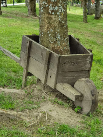 May 30, 2020 Birstonas, Lithuania, Europe. Wooden cart and tree. Woodwork and wood decoration. Rustic.のeditorial素材