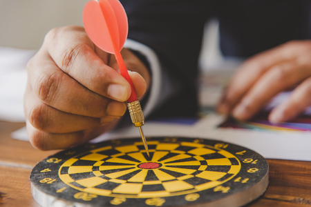 Handles the arrows to pin down the target. - The concept of business goals.の写真素材