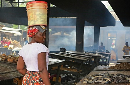 Woman in the fish marketのeditorial素材