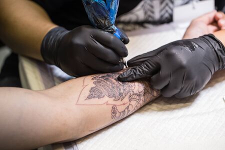 closeup hand making Tattoo Professional in Thai style teen fashion.のeditorial素材