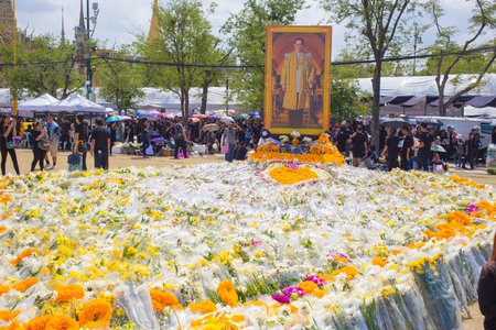BANGKOK,THAILAND-October 23,2016:Thai people sadly place the flower floral tribute to respect death Thai King Bhumibol Adulyadej at Wat Phra Kaew.のeditorial素材