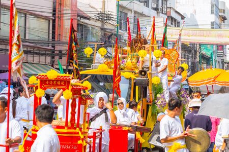 BANGKOK, THAILAND - SEPTEMBER 30 2016 : Chinese lion dance at Yaowarat or Bangkok Chinatown street during chinese vegetarian festival in Thailand 2016.のeditorial素材
