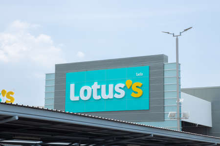 New Lotusâs logo sign banner from old Tesco Lotus retail chain in Thailand operated by Charoen Pokphand (CP) Group.23 April 2021.Bangkok,THAILAND.のeditorial素材