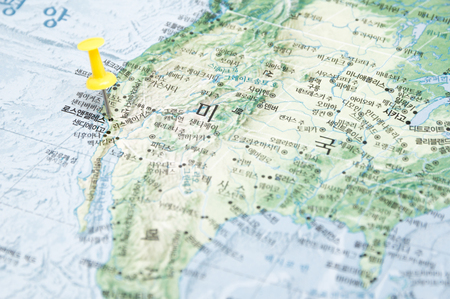 Close up of Los Angeles USA map with yellow push pinの写真素材