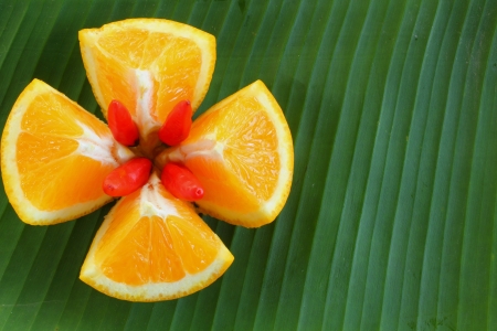 Orange on banana leaves の写真素材