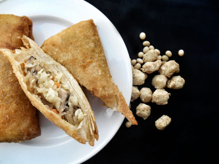 egg rolls with vegetables - vegan food
