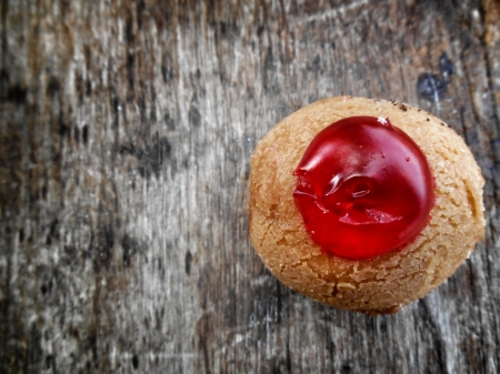 Chocolate and strawberry donuts on woodの写真素材