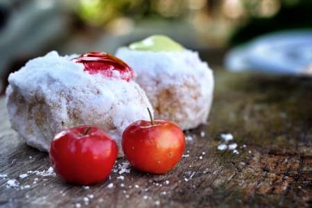 close-up of donut and strawberry jamの写真素材
