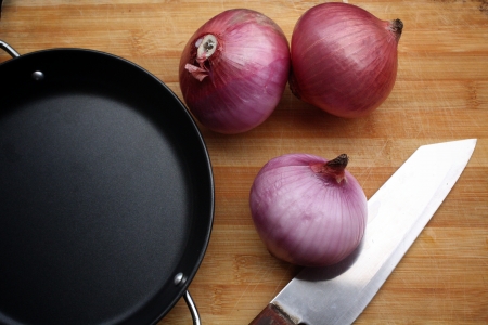 Close-up of fresh red onionsの写真素材