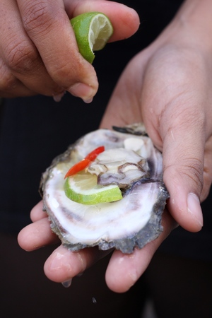 fresh raw oysters chilli and lemonの写真素材