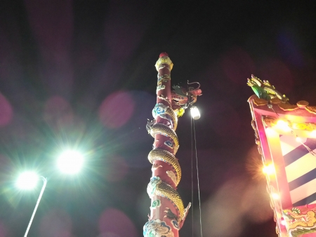dragon on the pole at chinese templeの写真素材