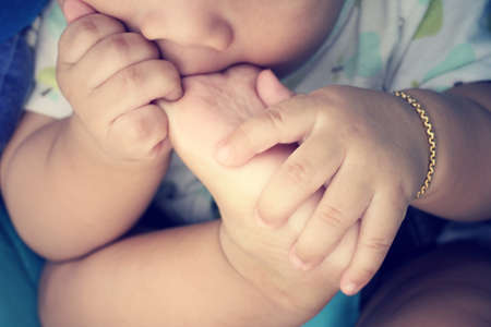 baby sucking の写真素材