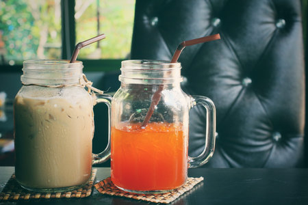 Iced coffee and tea at cafeの写真素材