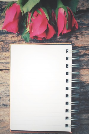 Blank notepad with red roseの写真素材