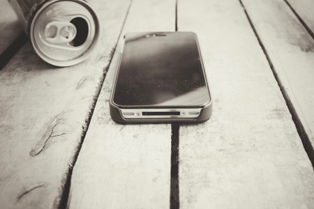 Smart phone with aluminum can