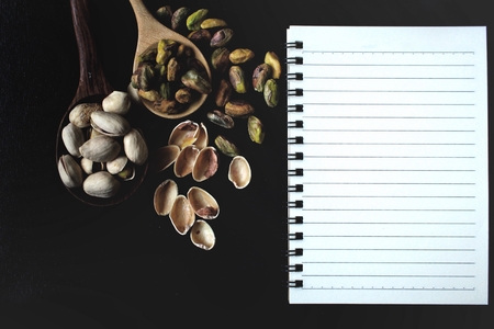 Pistachio with blank notepadの写真素材