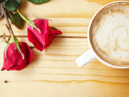 Coffee with milk and red rose in valentines dayの写真素材