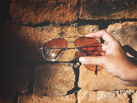 Sun glasses with hand