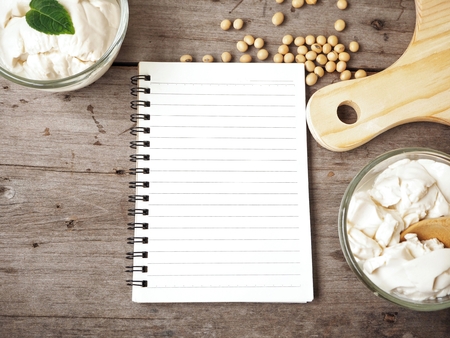 Tofu with blank notepadの写真素材