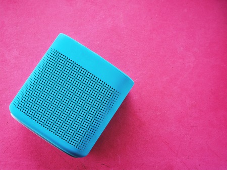 Blue speaker on pink backgroundの写真素材