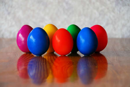 7 eggs on tableの写真素材