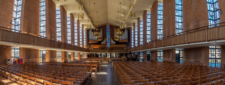 The Chapel of the Resurrection on the capus of Valparaiso University, Indiana.  View to the West.のeditorial素材