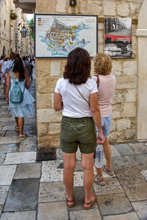 Dubrovnik. Croatia - November 27, 2025: Tourists looking at a map of the 1991 Siege of Dubrovnikのeditorial素材