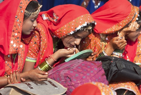 PUSHKAR, INDIA - NOVEMBER 21:  An unidentified girls in colorful ethnic attire attends at the Pushkar fair on November 21, 2012 in Pushkar, Rajasthan, India.のeditorial素材