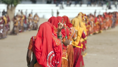 PUSHKAR, INDIA - NOVEMBER 21:  An unidentified girls in colorful ethnic attire attends at the Pushkar fair on November 21, 2012 in Pushkar, Rajasthan, India.のeditorial素材