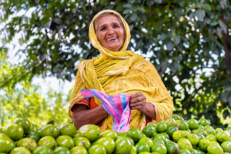 Welimada, Sri Lanka - August 20, 2017: A smiling papaya vendor in the traditional local street marketのeditorial素材