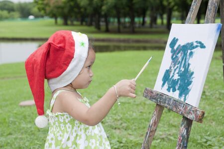 little girl. Are painting pictures in the park.の写真素材