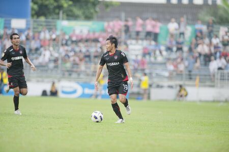 BANGKOK THAILAND- AUGUST 10 : Thai Premier League (TPL) between Muangthong United vs Bangkok Glass Fc on August 10, 2011 at Yamaha Stadium Bangkok, Thailand のeditorial素材