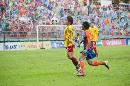BANGKOK, THAILAND - SEPTEMBER 11 : Thai Premier League (TPL) between Thai Port FC (O) vs OSotspa FC (Y) on September 11, 2011 at PAT Stadium in Bangkok, Thailand のeditorial素材
