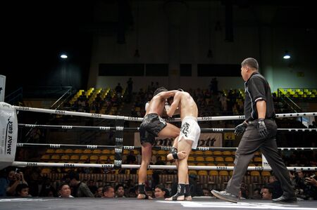 BANGKOK THAILAND- SEPTEMBER 25 : Thai Fight : Muay Thai..Worldのeditorial素材