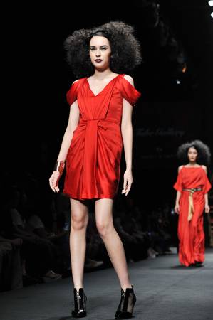 BANGKOK, THAILAND - MARCH 24 : Model walks the runway at " Tube Gallery " collection presentation during Siam Center Fashion Visionary Spring/Summer on March 24, 2012 in Bangkok Thailand. のeditorial素材
