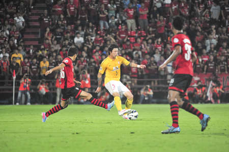 NONTHABURI, THAILAND- APRIL 9 : AFC Champions League 2013 Between Muangthong Utd (R) VS Guangzhou Evergrande (Y) on April 9, 2013 at SCG Stadium, Bangkok,Thailand のeditorial素材