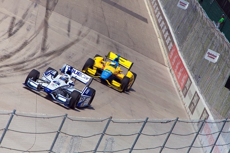 DETROIT - MAY 31: Two Indy cars race for position at the Detroit Grand Prix May 31, 2013 in Detroit, Michigan.のeditorial素材